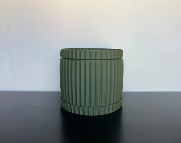 Barrel Lightweight Planter Pot with Drip Tray